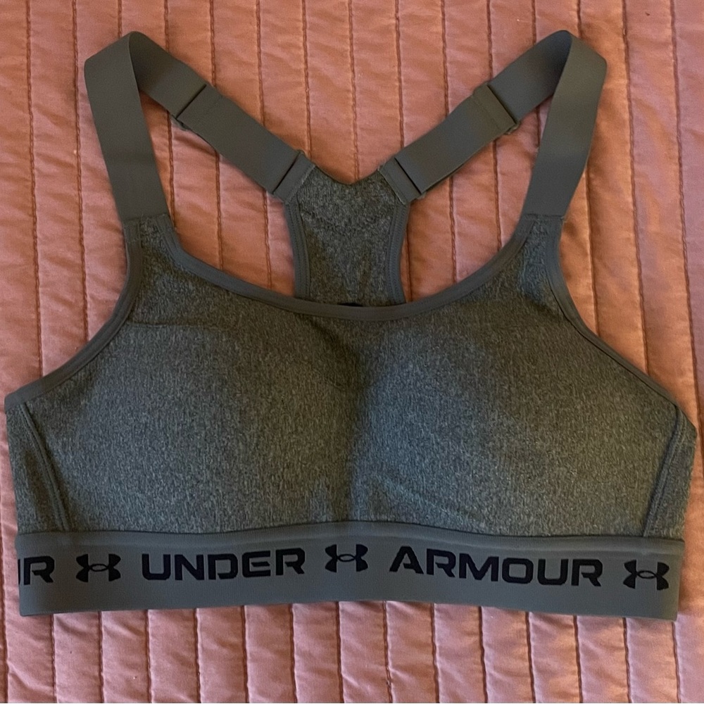 UNDER ARMOUR SPORTS BRA!! SIZE 34A